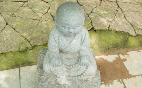 静坐的时候可以出声念佛吗？