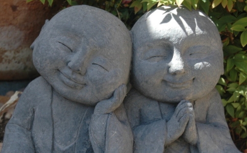 念佛人之间要如何相互称呼？