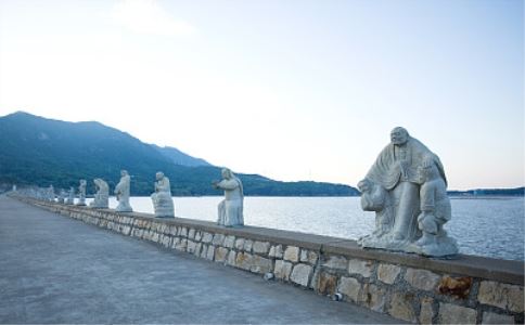 《史记》：胸有惊雷而面如平湖者，可拜上将军！
