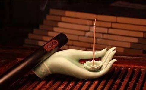 木心：  如果天性纯良，厄运损伤不了内心。