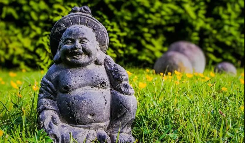莲花生大士：在日修中禅定或持诵是较为重要的吗？